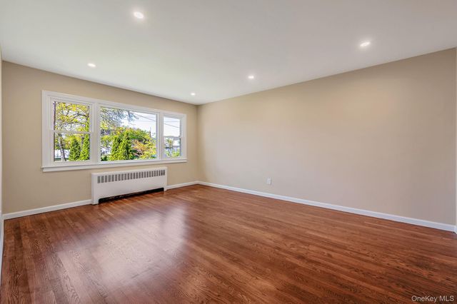 1076 Northgate Court, Uniondale, NY 11553