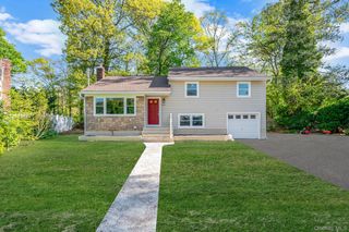 1076 Northgate Court, Uniondale, NY 11553