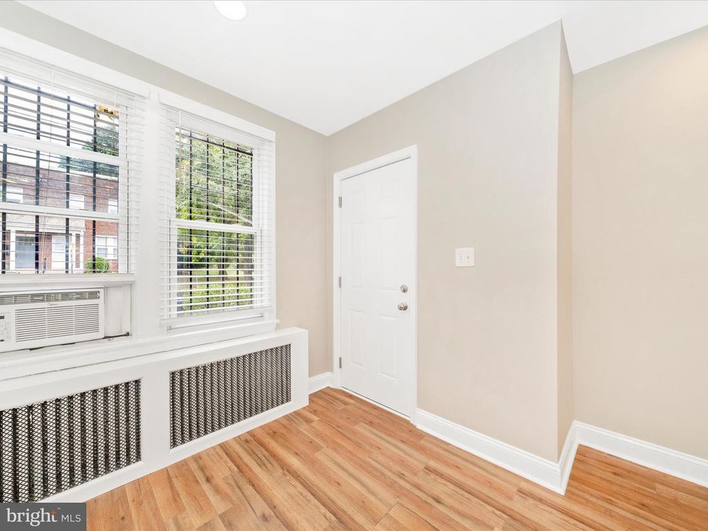 4215 DIX ST NE, Washington, DC 20019