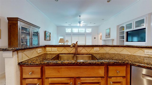 316 Grand Creek Drive, League City, TX 77573