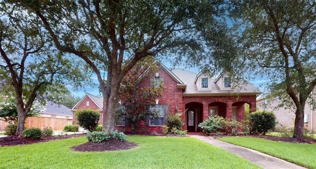 316 Grand Creek Drive, League City, TX 77573