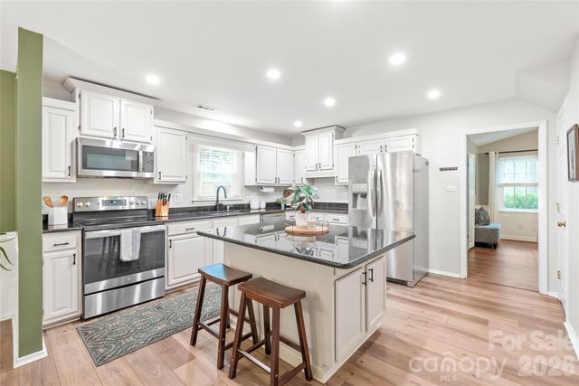 419 Scarborough Lane, Matthews, NC 28105