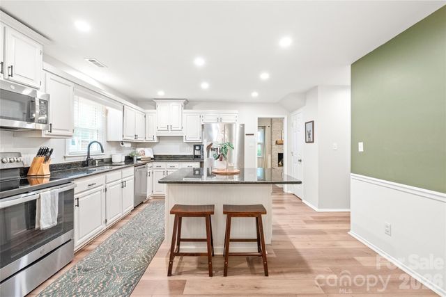 419 Scarborough Lane, Matthews, NC 28105
