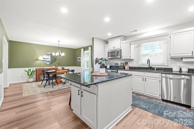 419 Scarborough Lane, Matthews, NC 28105