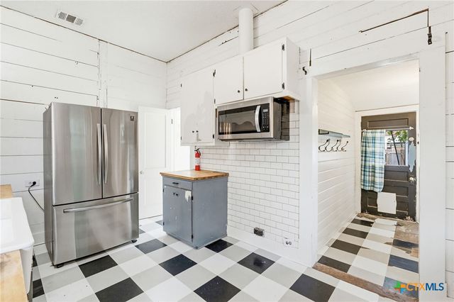 1312 E Leon Street, Gatesville, TX 76528