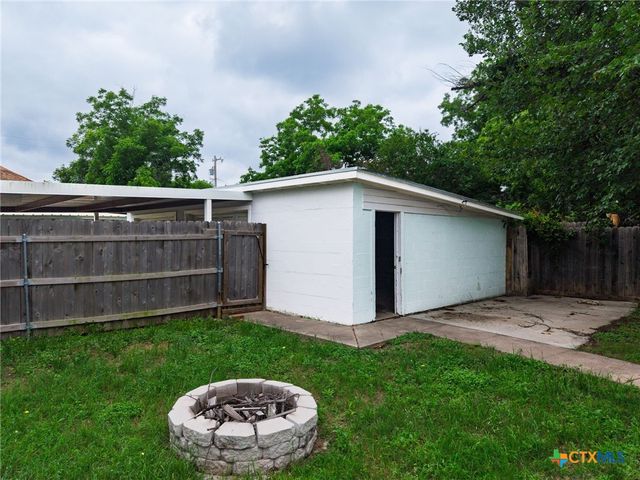 1312 E Leon Street, Gatesville, TX 76528