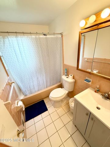 25 Lawrence Place, Freehold, NJ 07728