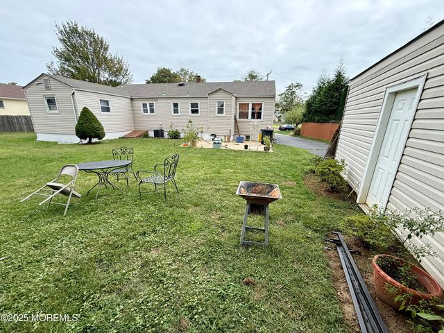 25 Lawrence Place, Freehold, NJ 07728