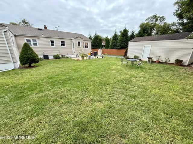25 Lawrence Place, Freehold, NJ 07728