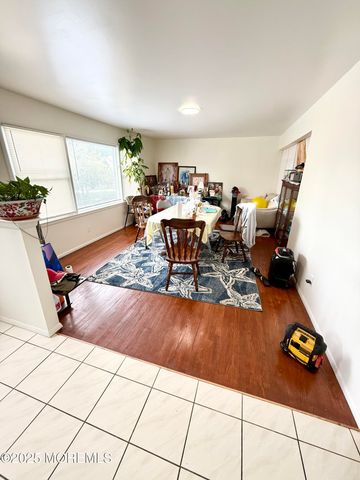 25 Lawrence Place, Freehold, NJ 07728