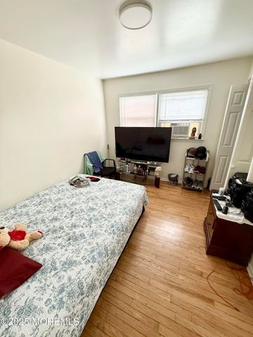 25 Lawrence Place, Freehold, NJ 07728