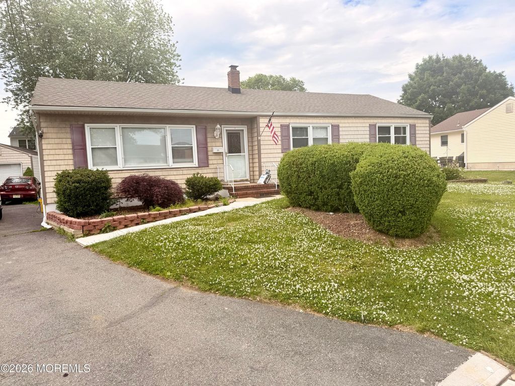 25 Lawrence Place, Freehold, NJ 07728