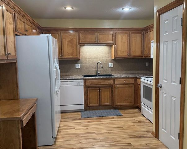 15621 Landauer Circle, Basehor, KS 66007