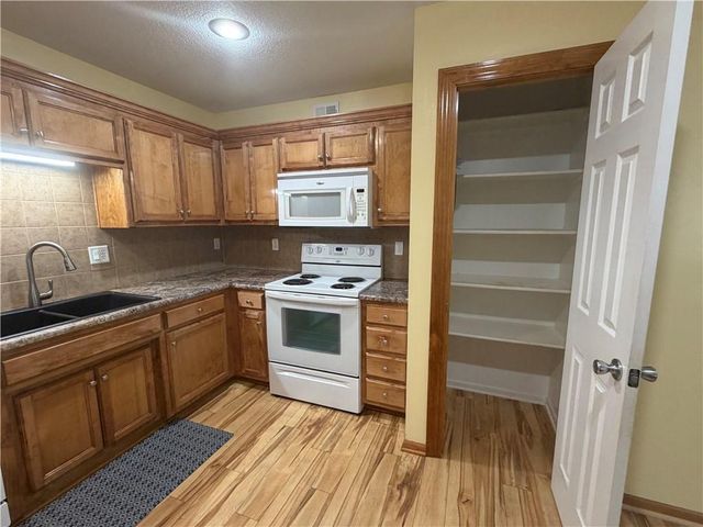 15621 Landauer Circle, Basehor, KS 66007