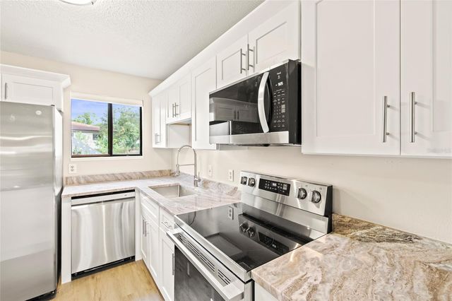 6033 34TH STREET W 83, Bradenton, FL 34210