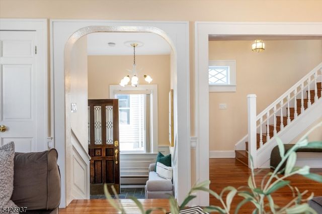 27 Edgewood Rd, Bloomfield Twp., NJ 07003