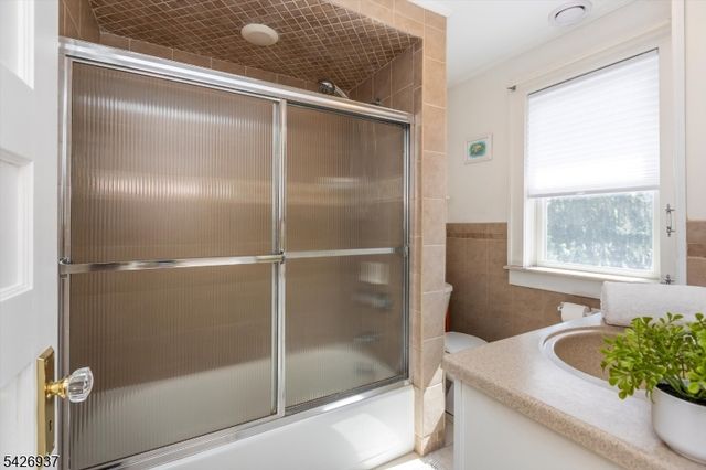 27 Edgewood Rd, Bloomfield Twp., NJ 07003