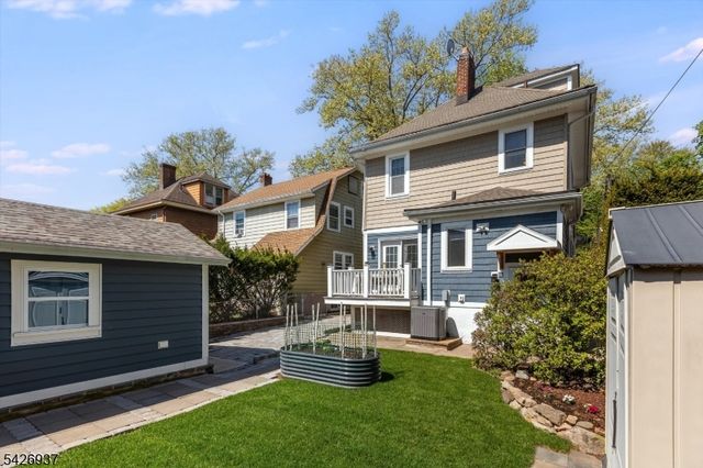 27 Edgewood Rd, Bloomfield Twp., NJ 07003