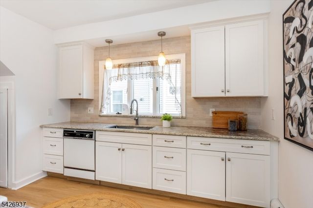 27 Edgewood Rd, Bloomfield Twp., NJ 07003