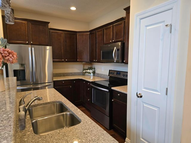 6161 Longwood Drive, Hilliard, OH 43026