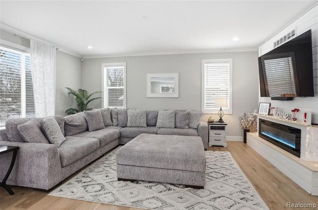 3570 Watkins Lake Road, Waterford, MI 48328