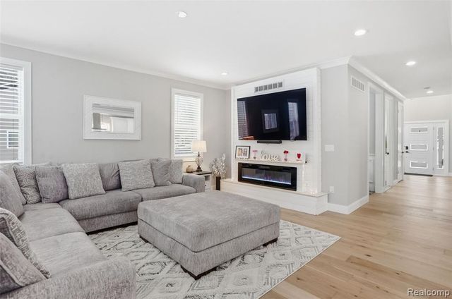 3570 Watkins Lake Road, Waterford, MI 48328