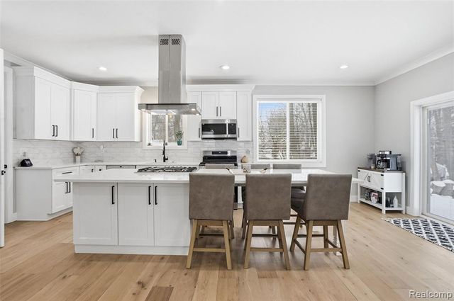 3570 Watkins Lake Road, Waterford, MI 48328