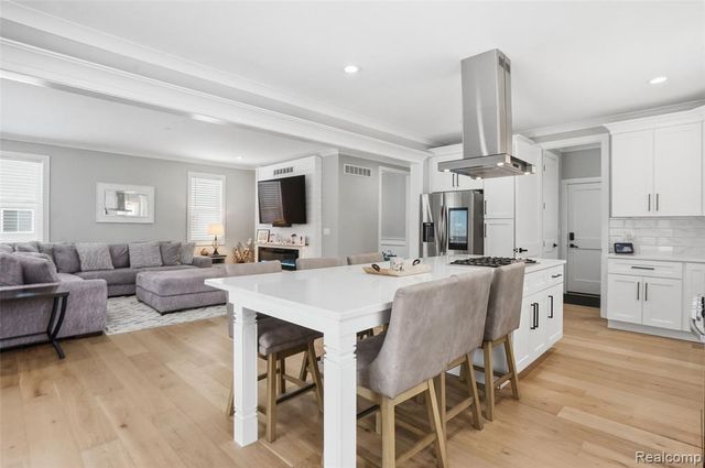 3570 Watkins Lake Road, Waterford, MI 48328