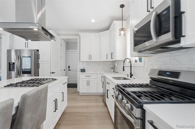 3570 Watkins Lake Road, Waterford, MI 48328