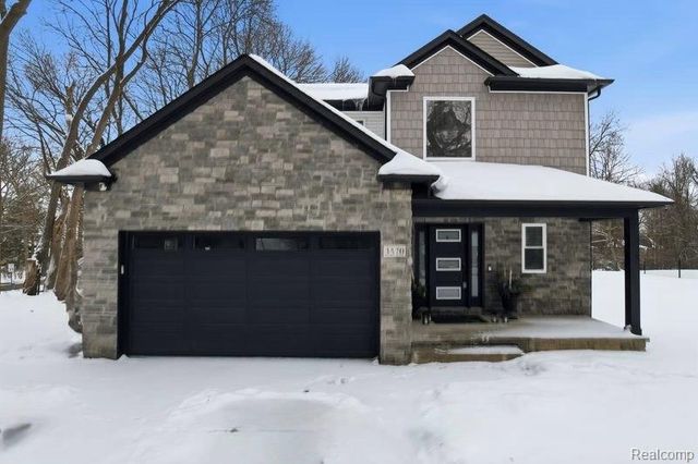 3570 Watkins Lake Road, Waterford, MI 48328