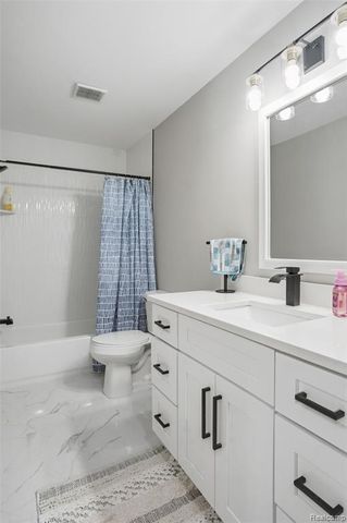 3570 Watkins Lake Road, Waterford, MI 48328