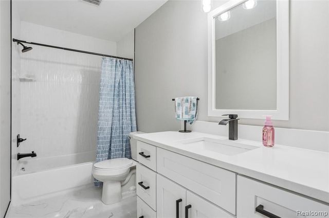 3570 Watkins Lake Road, Waterford, MI 48328