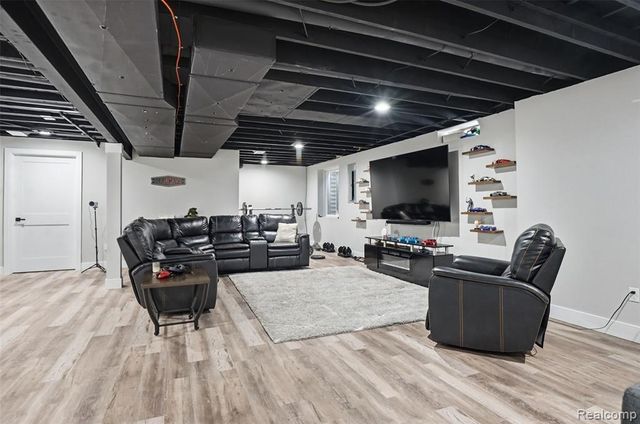 3570 Watkins Lake Road, Waterford, MI 48328