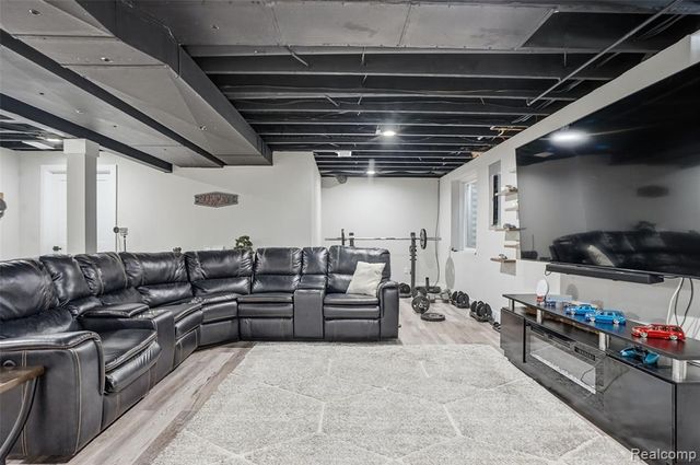 3570 Watkins Lake Road, Waterford, MI 48328