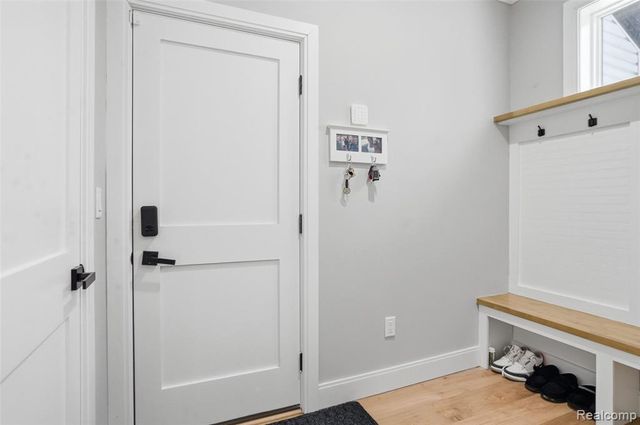 3570 Watkins Lake Road, Waterford, MI 48328