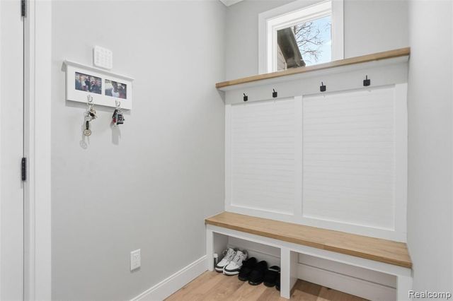 3570 Watkins Lake Road, Waterford, MI 48328