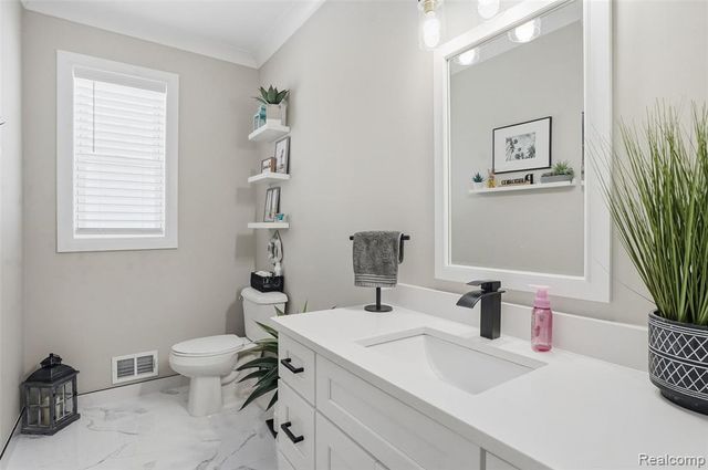 3570 Watkins Lake Road, Waterford, MI 48328