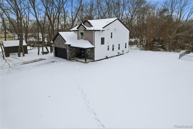 3570 Watkins Lake Road, Waterford, MI 48328