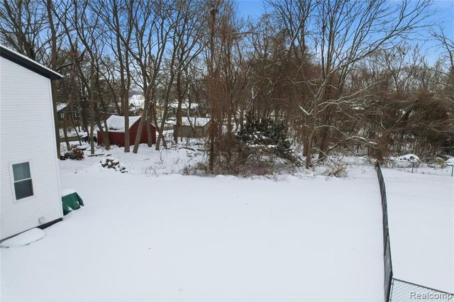 3570 Watkins Lake Road, Waterford, MI 48328