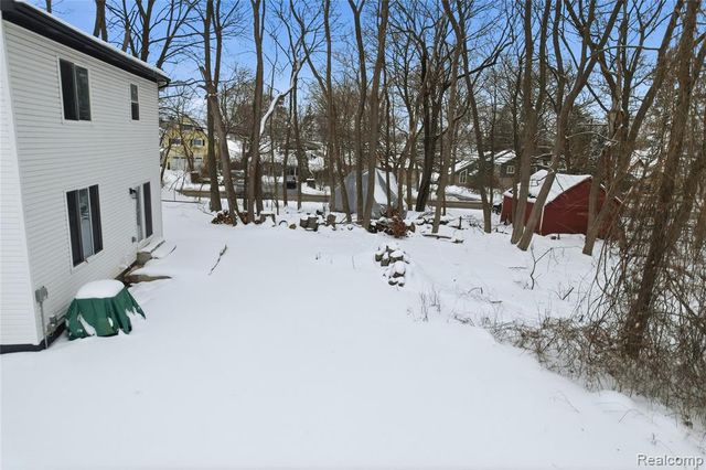 3570 Watkins Lake Road, Waterford, MI 48328