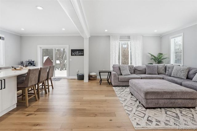 3570 Watkins Lake Road, Waterford, MI 48328