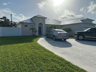 442 NW Airoso Boulevard, Port Saint Lucie, FL 34983