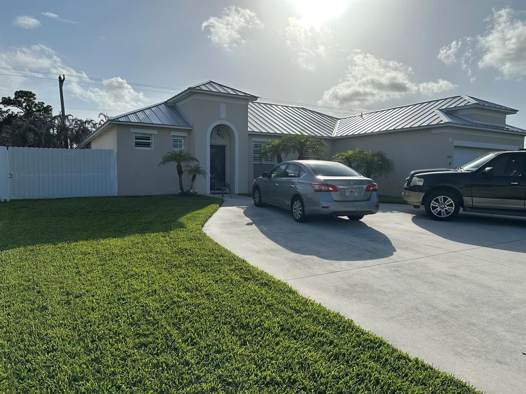 442 NW Airoso Boulevard, Port Saint Lucie, FL 34983