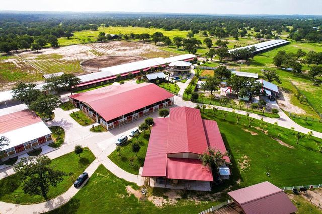 1331 E Parker Road, Muldoon, TX 78949