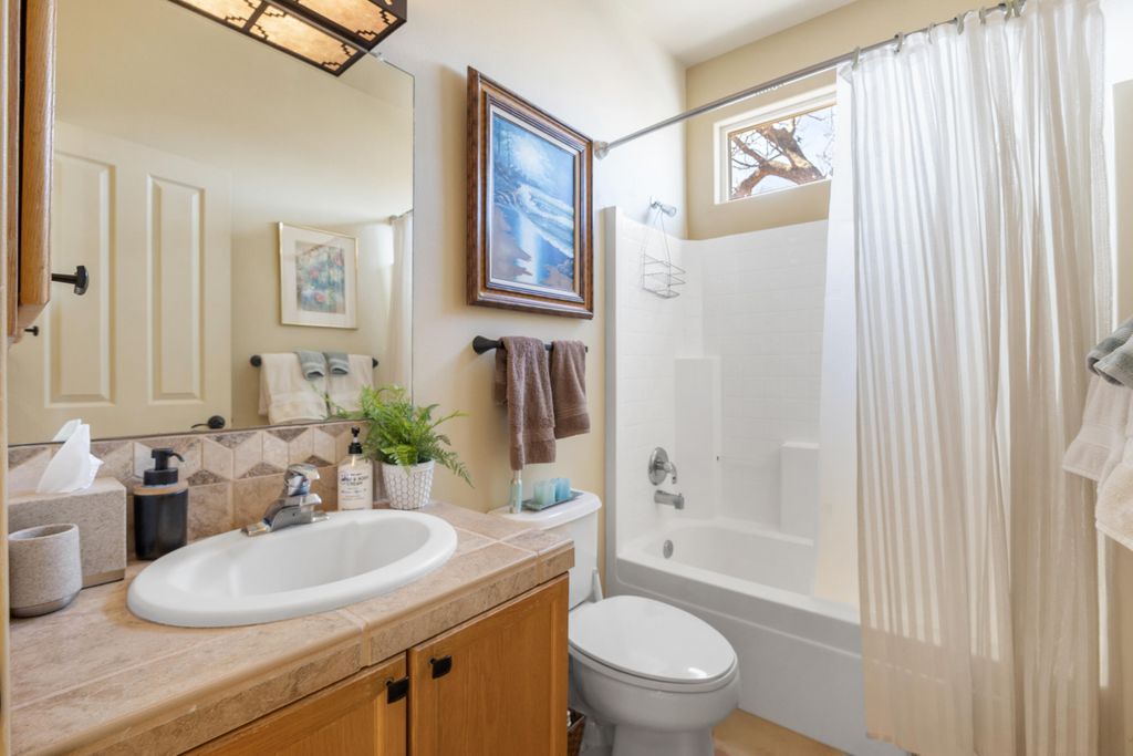 Image 15 of property listing at 4 Rusty Spur Place, Santa Fe, NM 87508