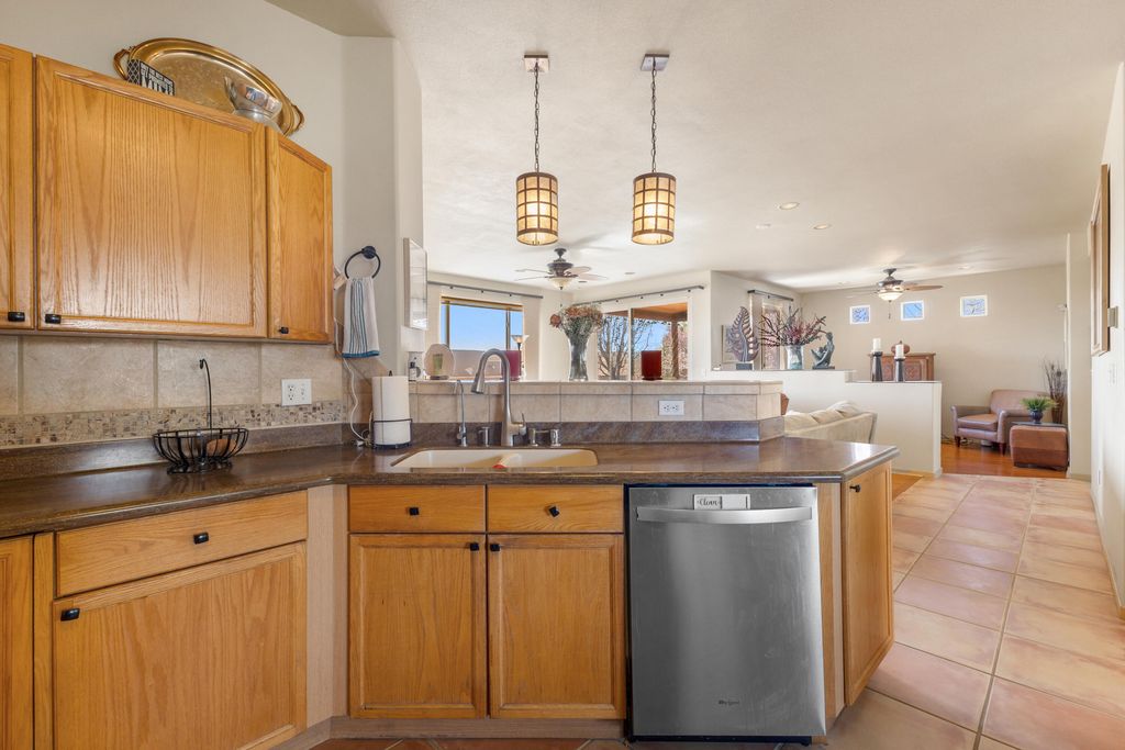 Image 17 of property listing at 4 Rusty Spur Place, Santa Fe, NM 87508