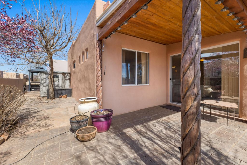 Image 34 of property listing at 4 Rusty Spur Place, Santa Fe, NM 87508