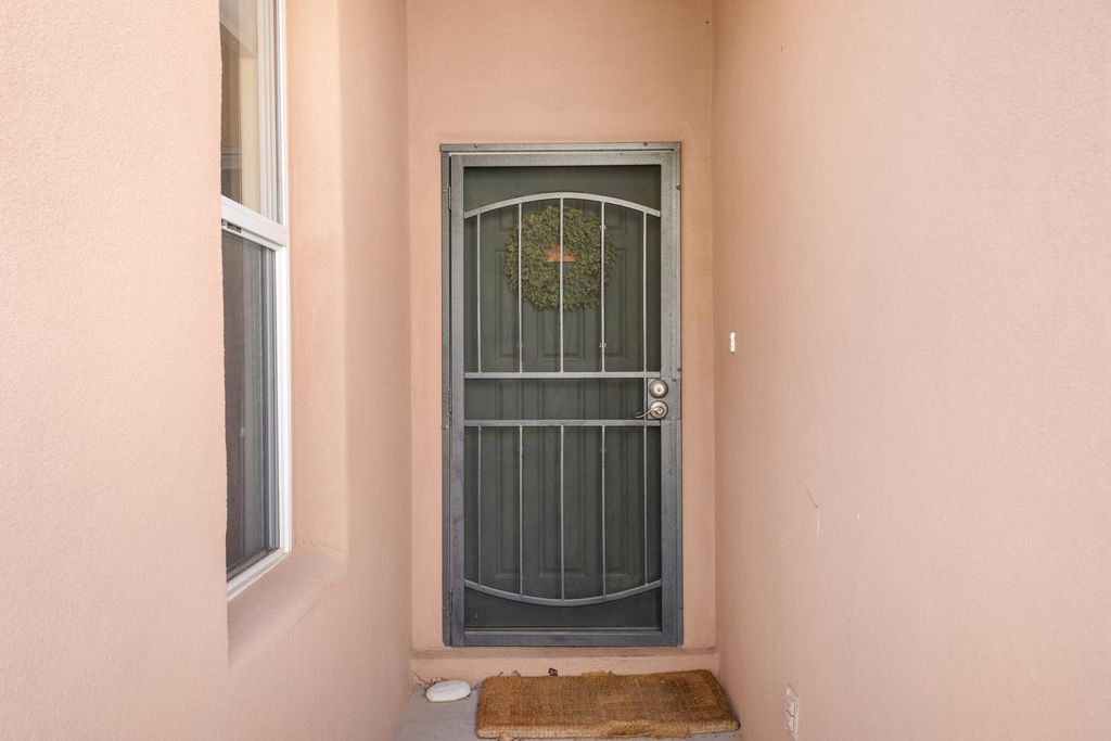 Image 5 of property listing at 4 Rusty Spur Place, Santa Fe, NM 87508