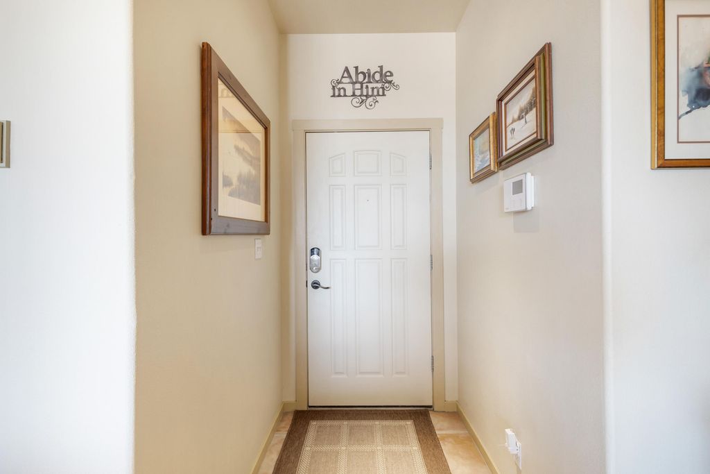 Image 7 of property listing at 4 Rusty Spur Place, Santa Fe, NM 87508