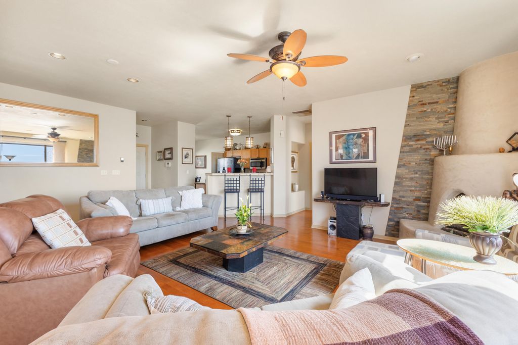 Image 9 of property listing at 4 Rusty Spur Place, Santa Fe, NM 87508